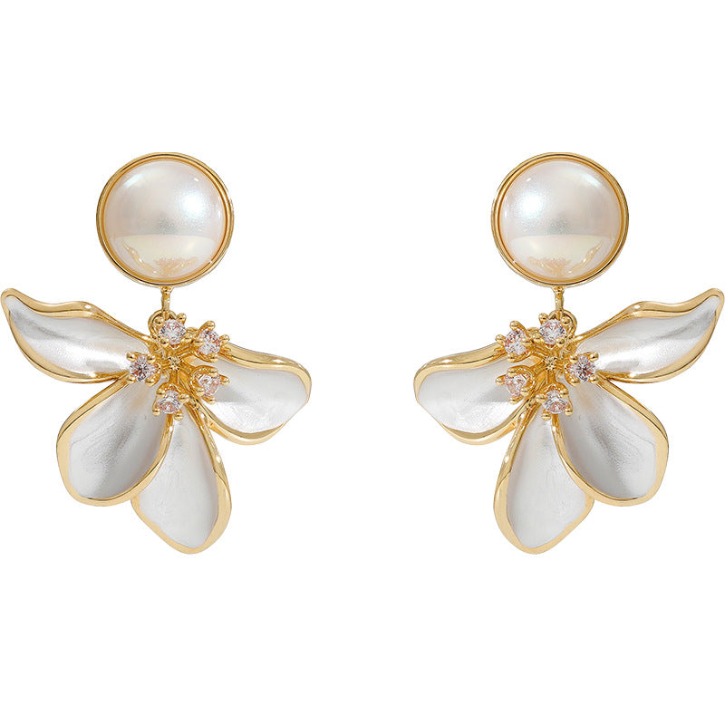 Charming Pearl Earring for Any Occasion