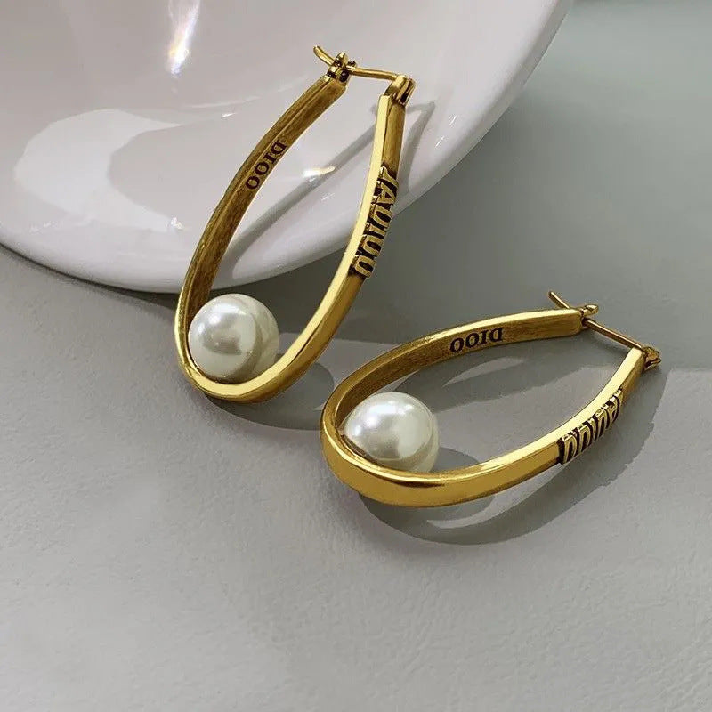 Charming Pearl Earring for Any Occasion