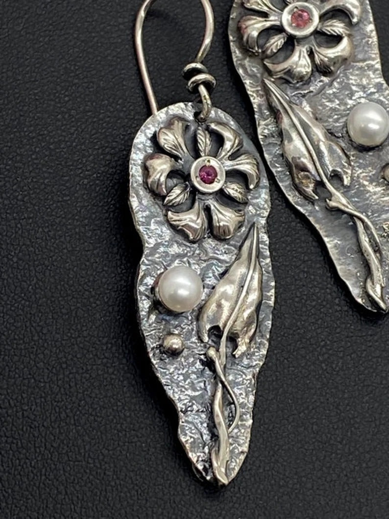 Beautiful Silver Earring with Unique Style