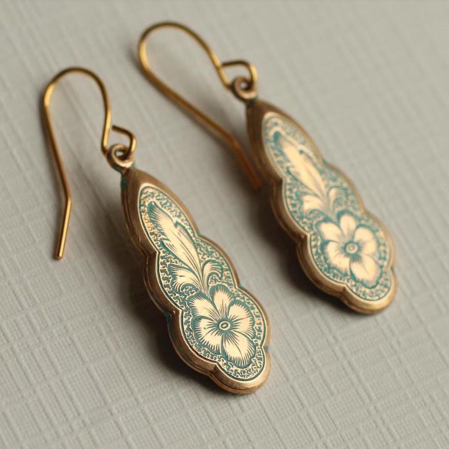 Charming Earring for Any Occasion