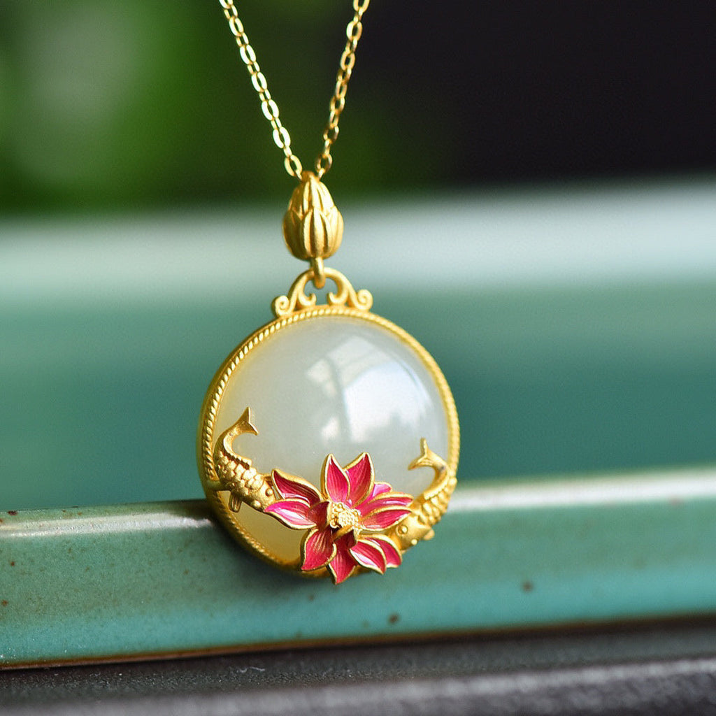Beautiful Gold Necklace with Unique Style