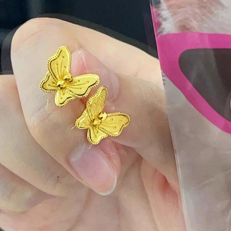 Beautiful Gold Earring with Unique Style