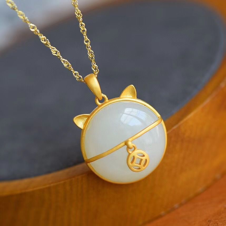 Beautiful Silver Necklace with Unique Style