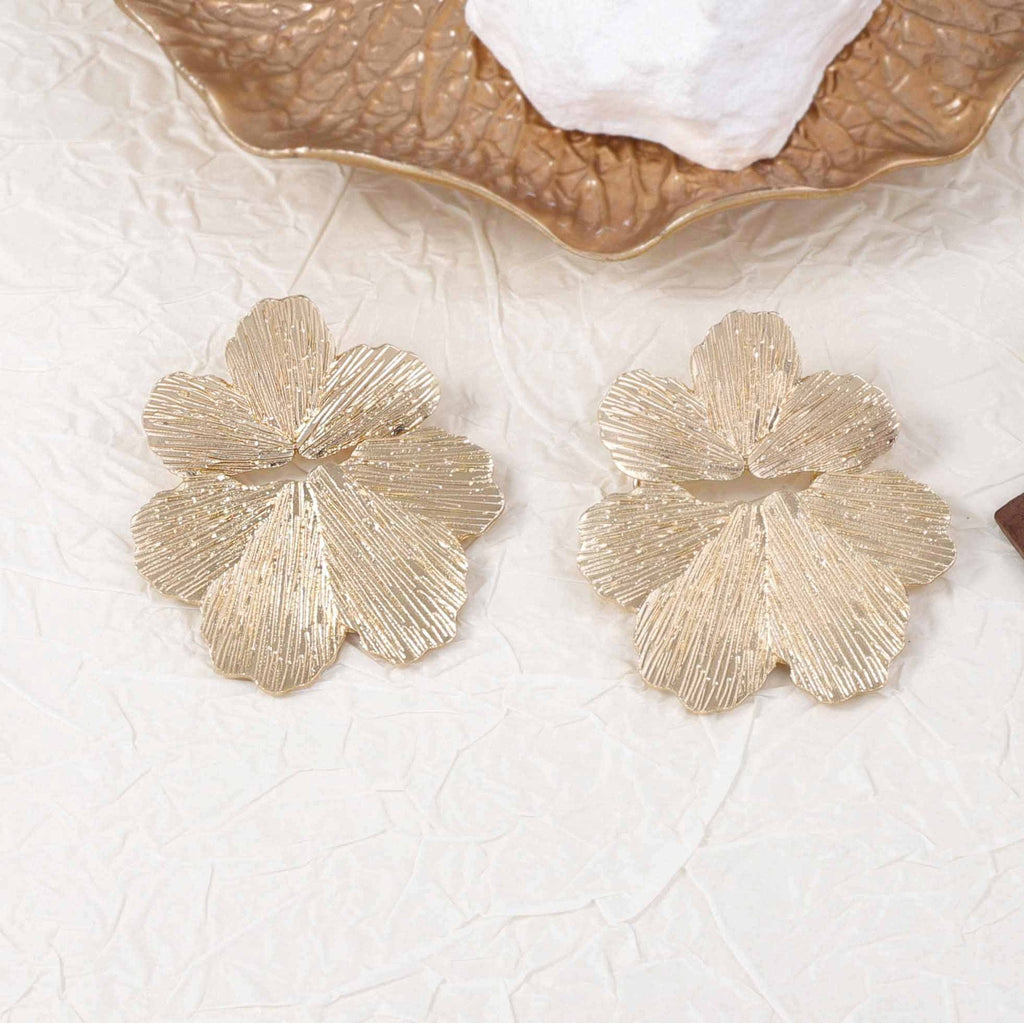 Romantic Gold Earring for Special Moments