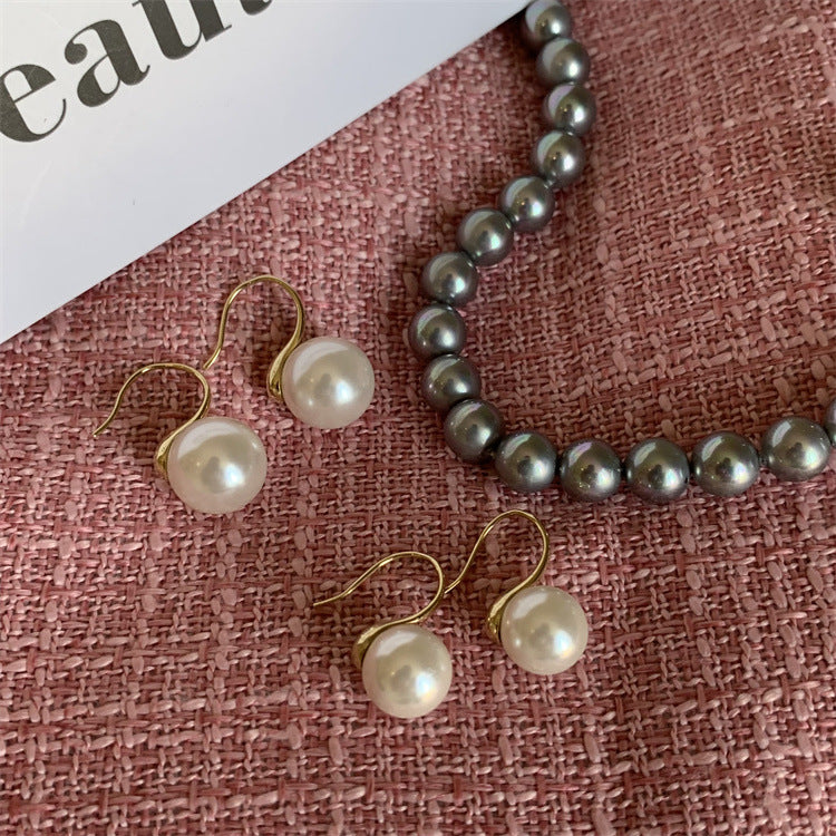 Romantic Pearl Earring for Special Moments