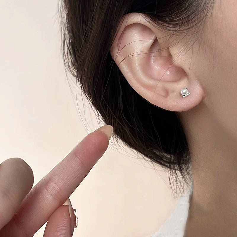 Classic Pearl Earring with Timeless Appeal