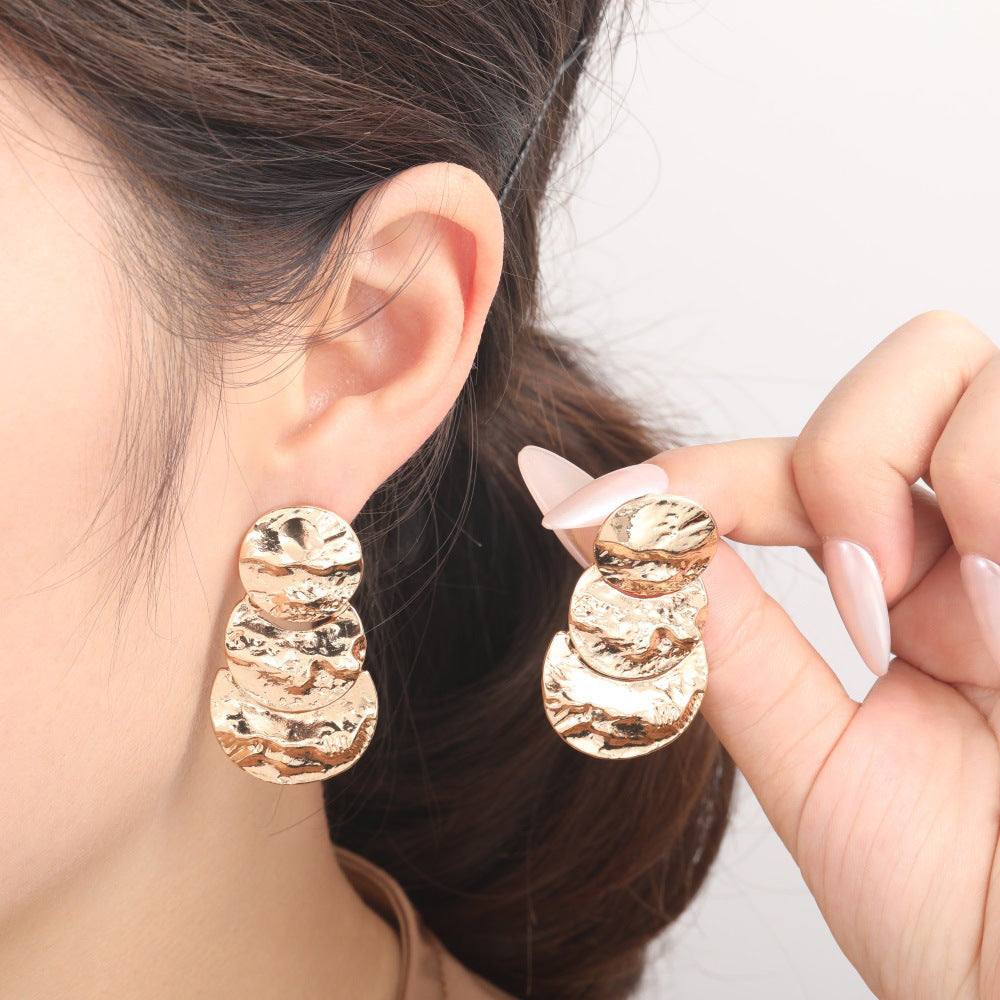 Charming Gold Earring for Any Occasion