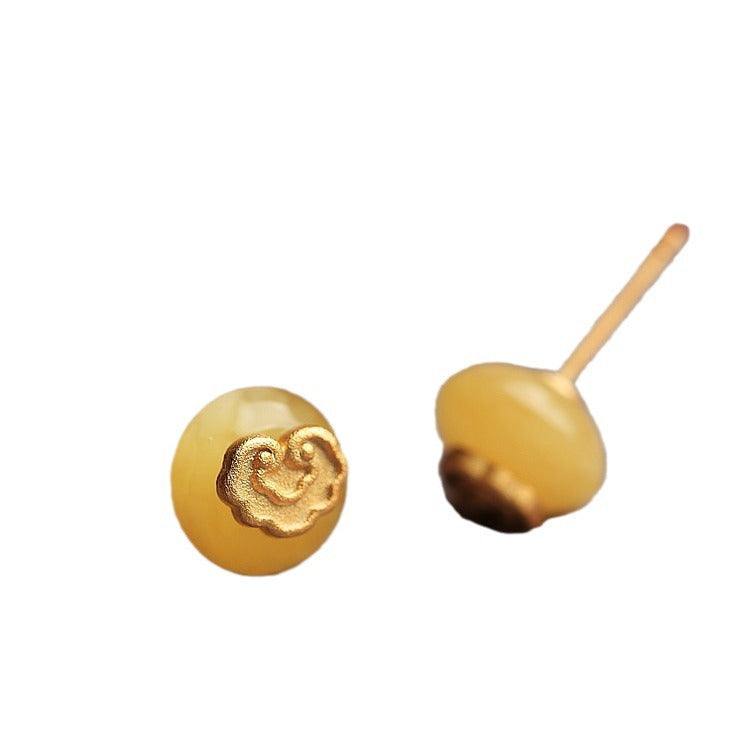 Classic Gold Earring with Timeless Appeal