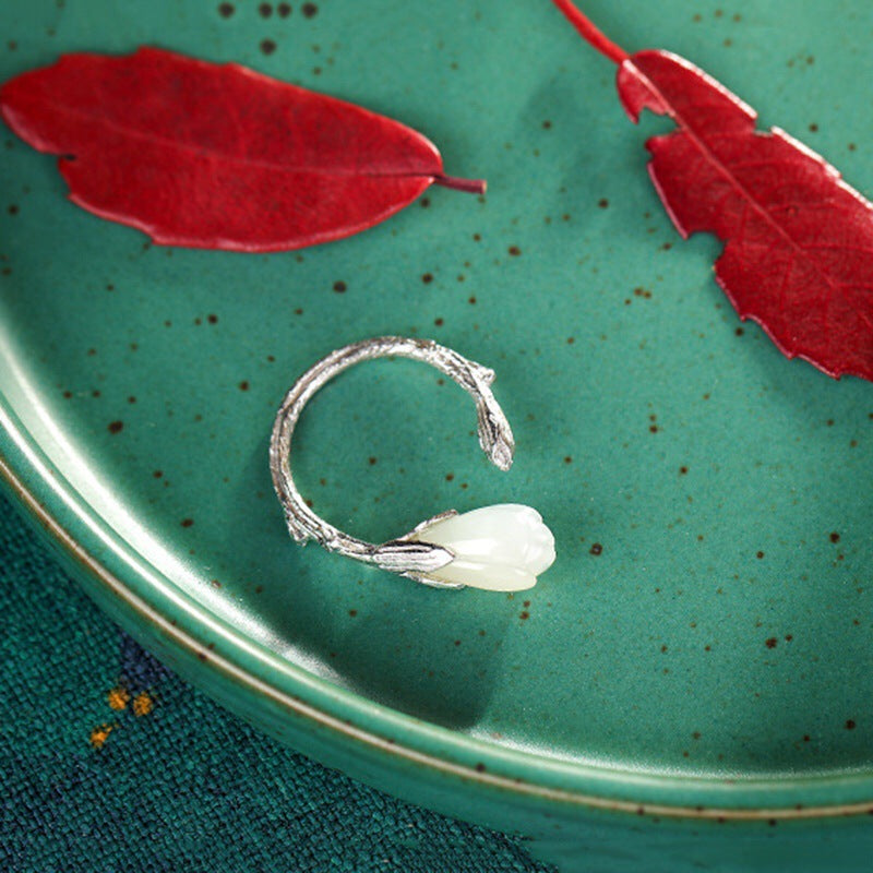 Classic Silver Ring with Timeless Appeal