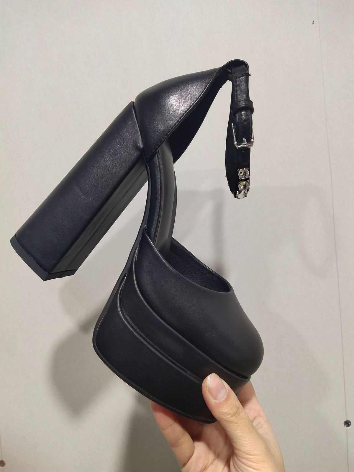 Chic Orthopedic Sandals with Unique Design