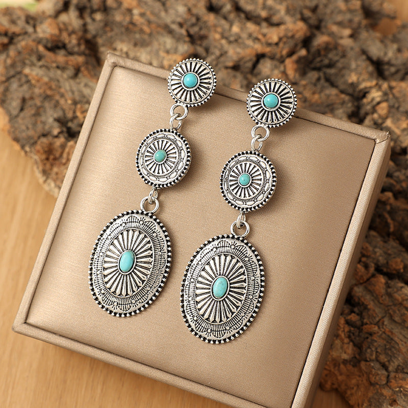 Charming Silver Earring for Any Occasion