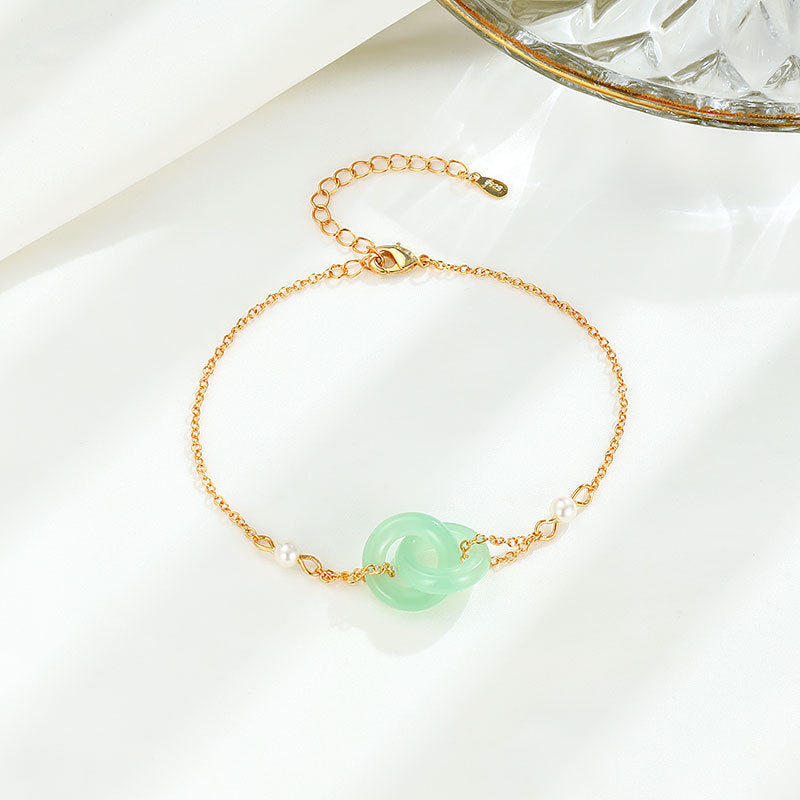 Classic Gold Bracelet with Timeless Appeal