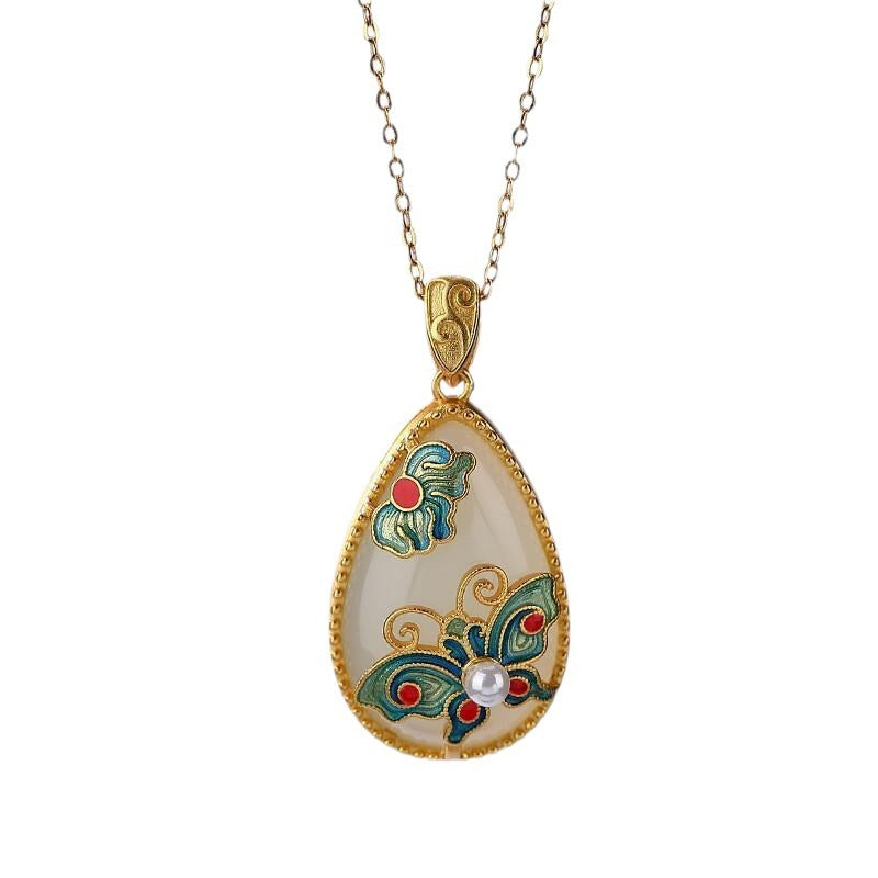 Classic Gold Pendant with Timeless Appeal