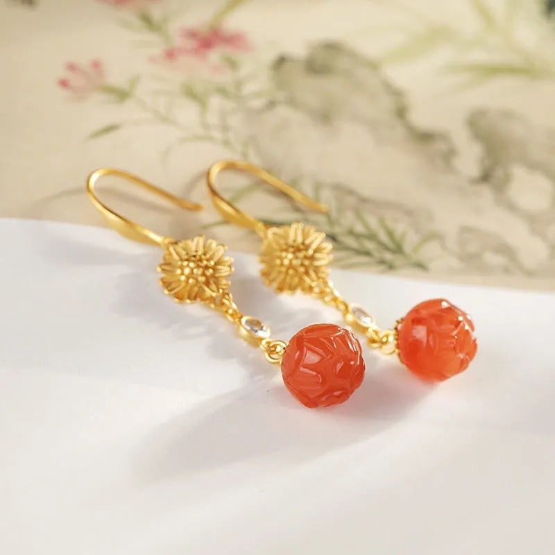 Classic Gold Earring with Timeless Appeal