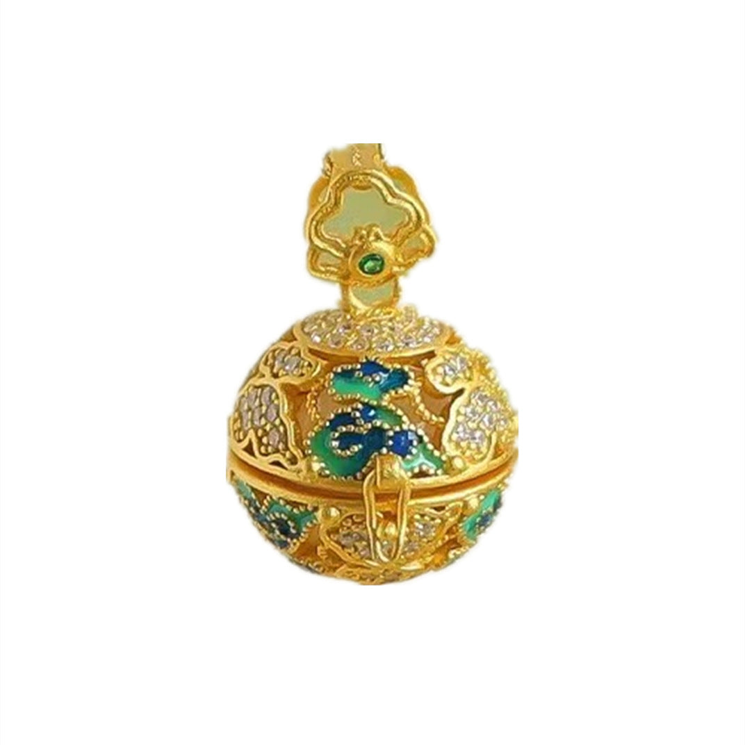 Beautiful Gold Pendant with Unique Style