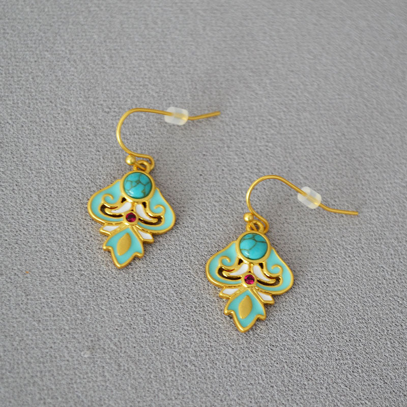 Classic Gold Earring with Timeless Appeal