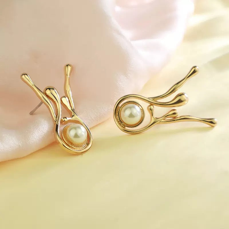 Classic Pearl Earring with Timeless Appeal
