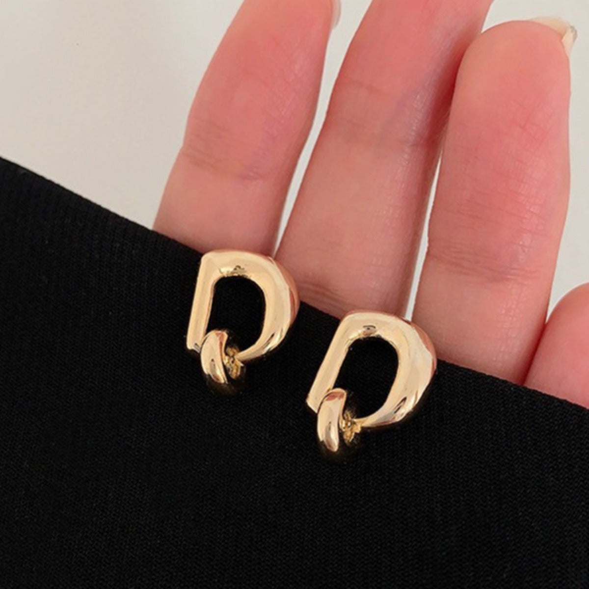 Charming Earring for Any Occasion