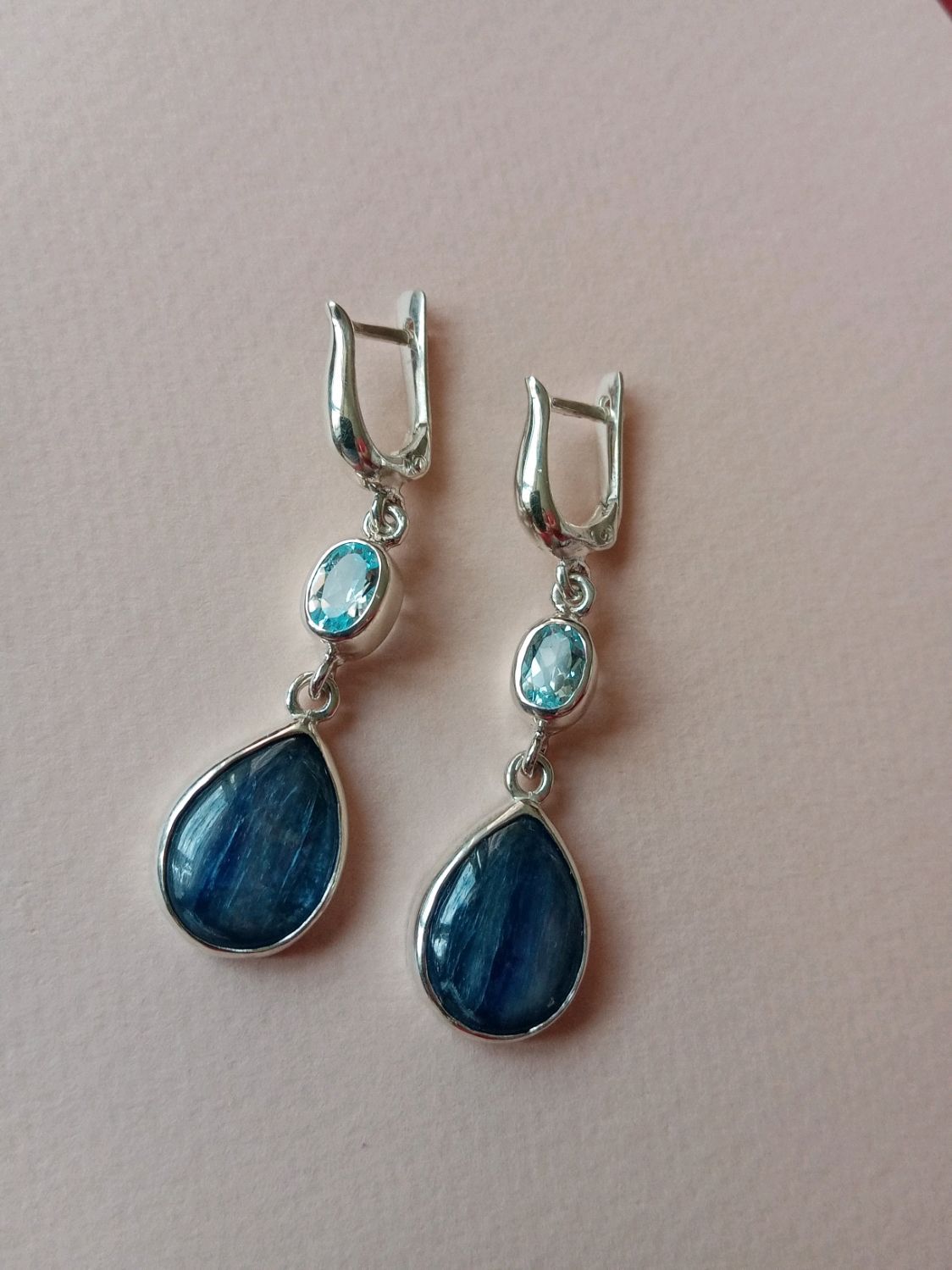 Charming Silver Earring for Any Occasion