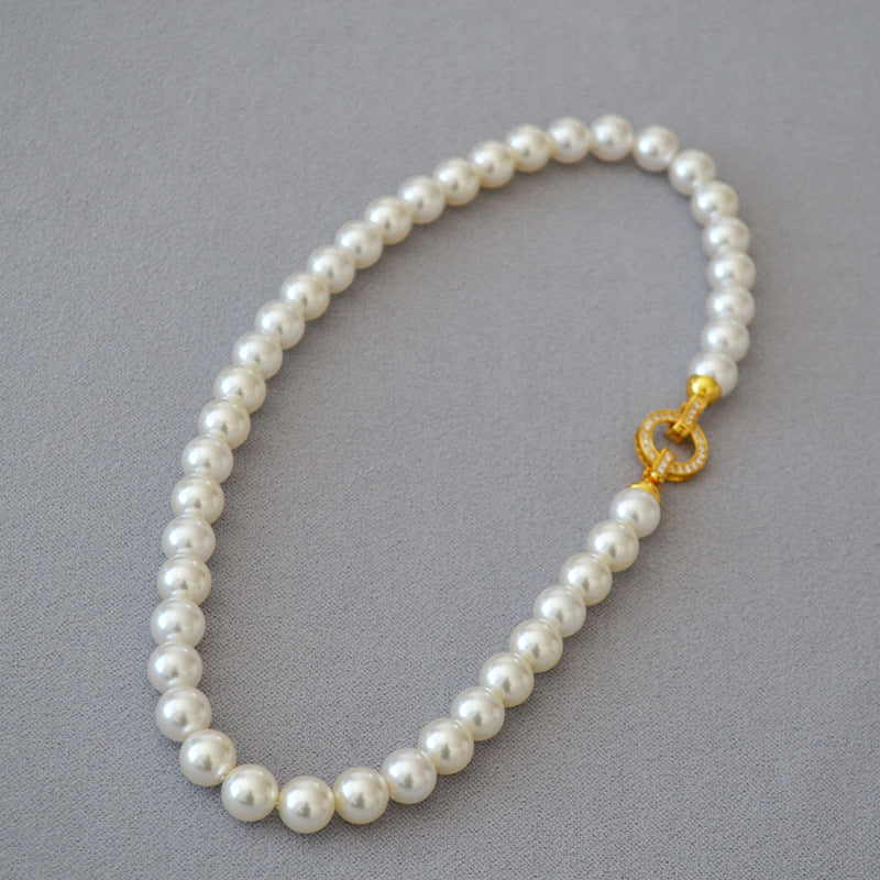 Classic Pearl Necklace with Timeless Appeal