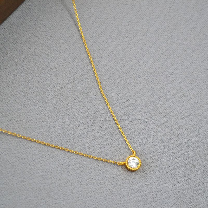 Romantic Gold Necklace for Special Moments