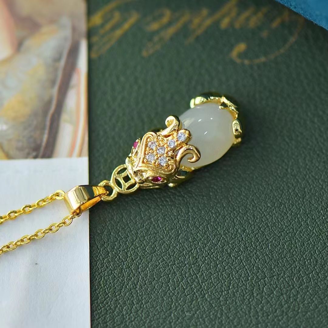 Charming Gold Necklace for Any Occasion