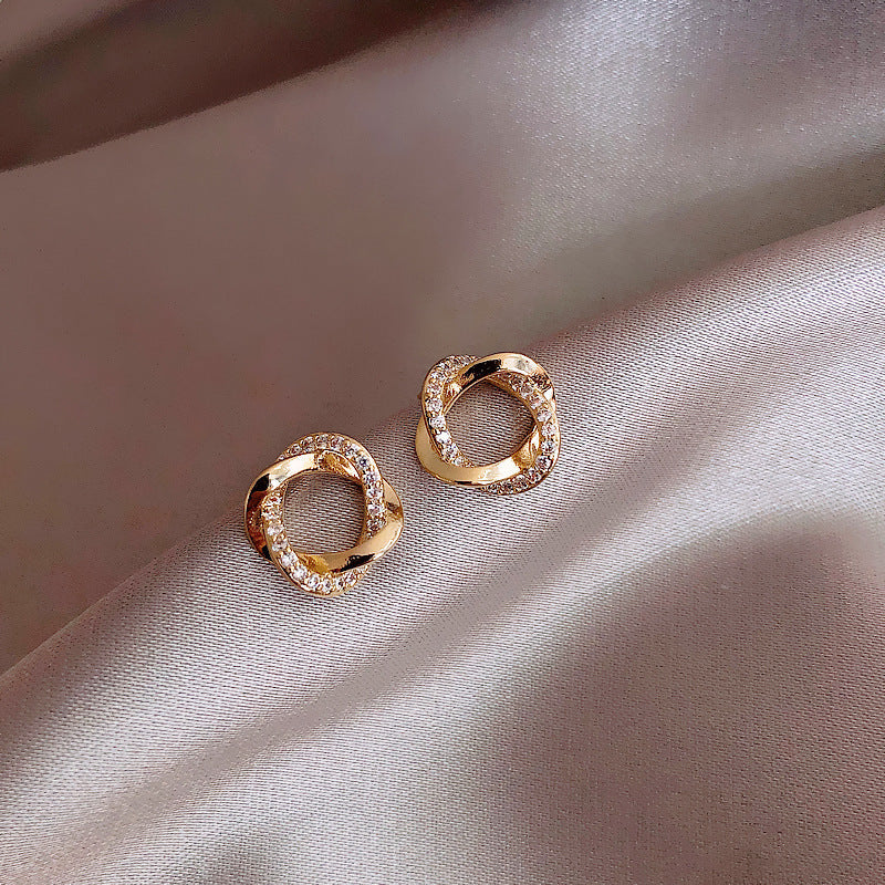 Charming Earring for Any Occasion