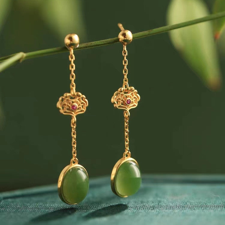 Classic Gold Earring with Timeless Appeal