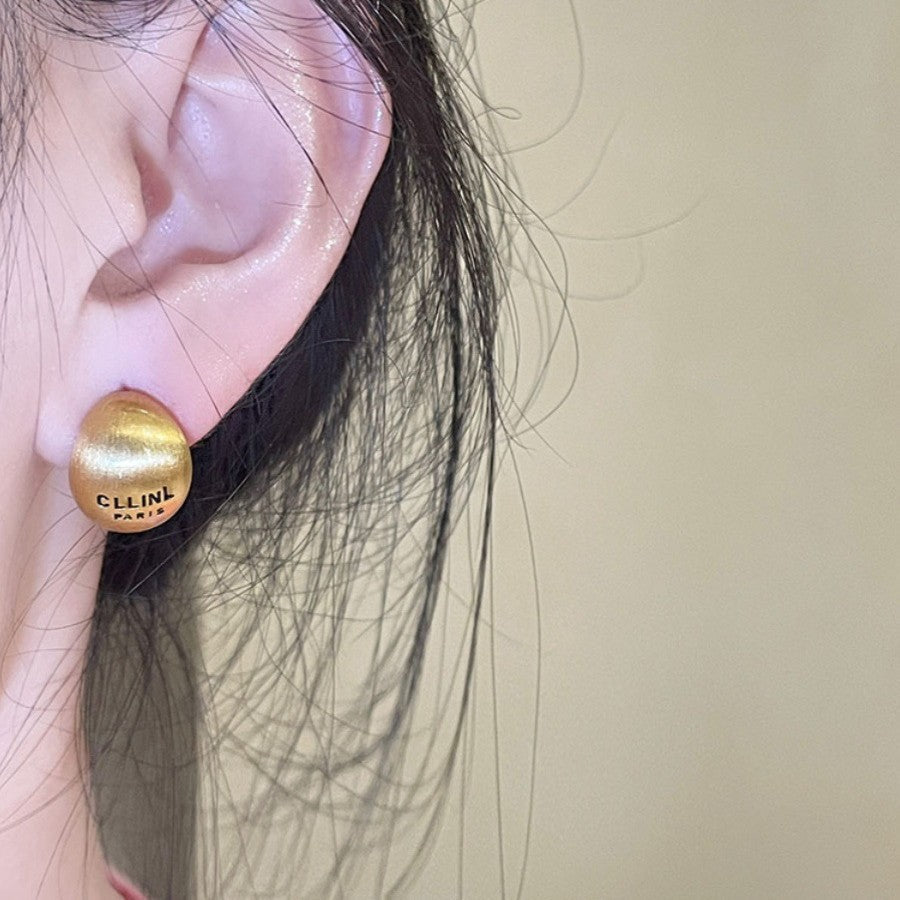 Classic Gold Earring with Timeless Appeal