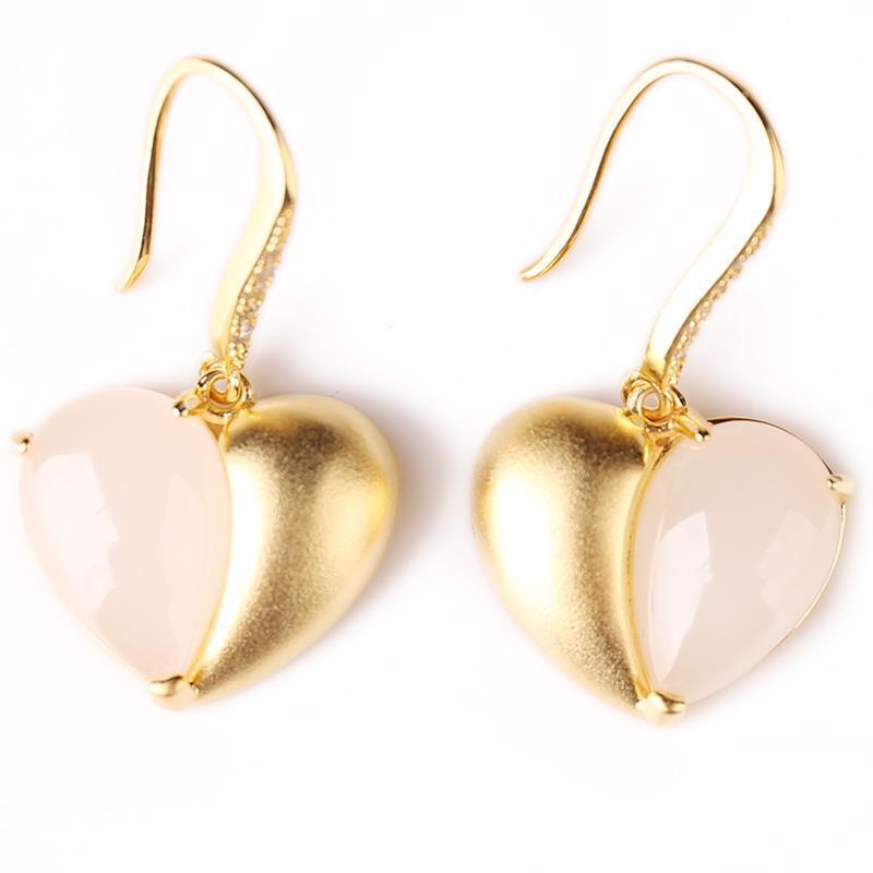 Classic Gold Earring with Timeless Appeal