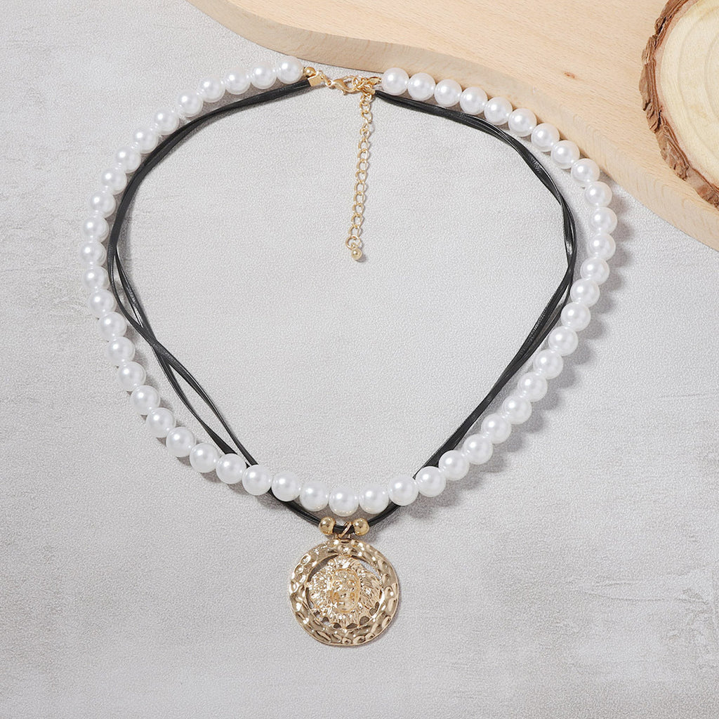 Classic Pearl Necklace with Timeless Appeal