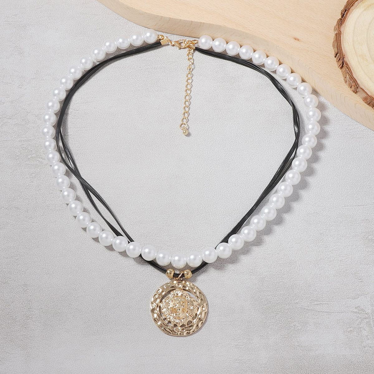 Classic Pearl Necklace with Timeless Appeal