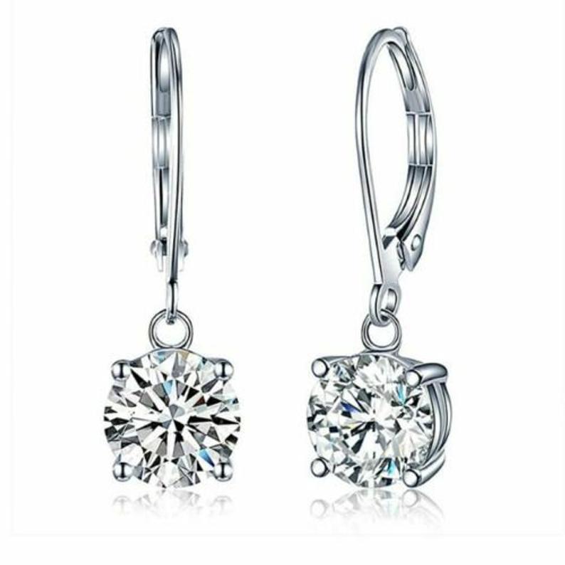 Classic Gold Earring with Timeless Appeal