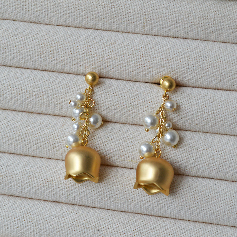 Classic Pearl Earring with Timeless Appeal