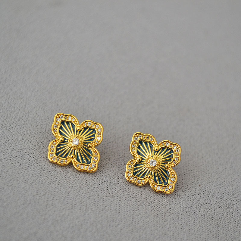Romantic Gold Earring for Special Moments
