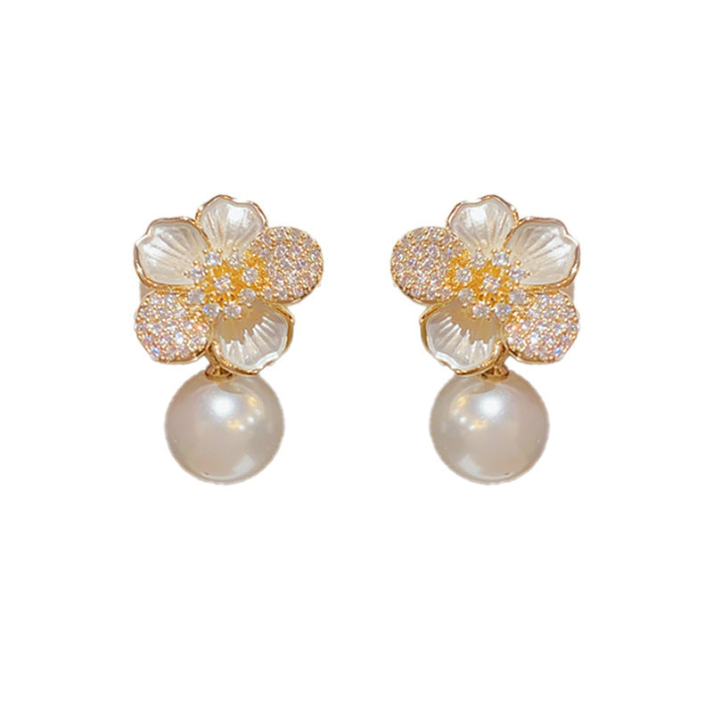 Charming Pearl Earring for Any Occasion