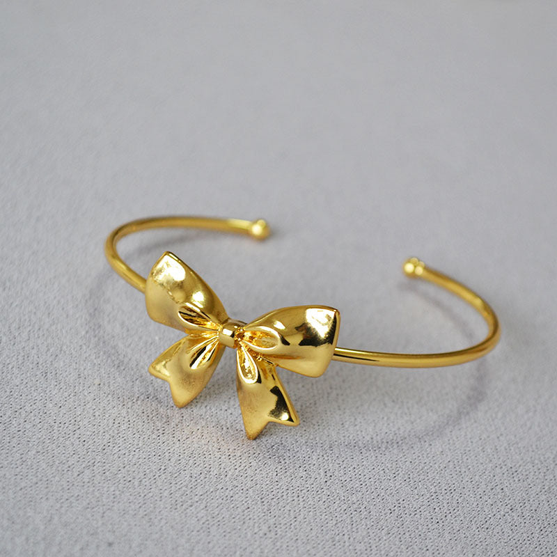 Classic Gold Bracelet with Timeless Appeal