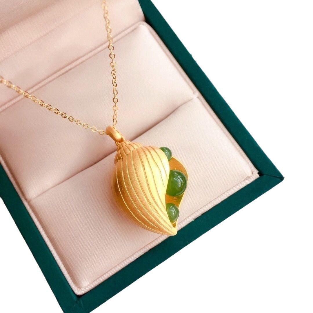 Romantic Gold Necklace for Special Moments