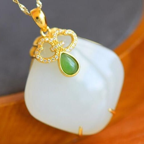 Romantic Silver Necklace for Special Moments