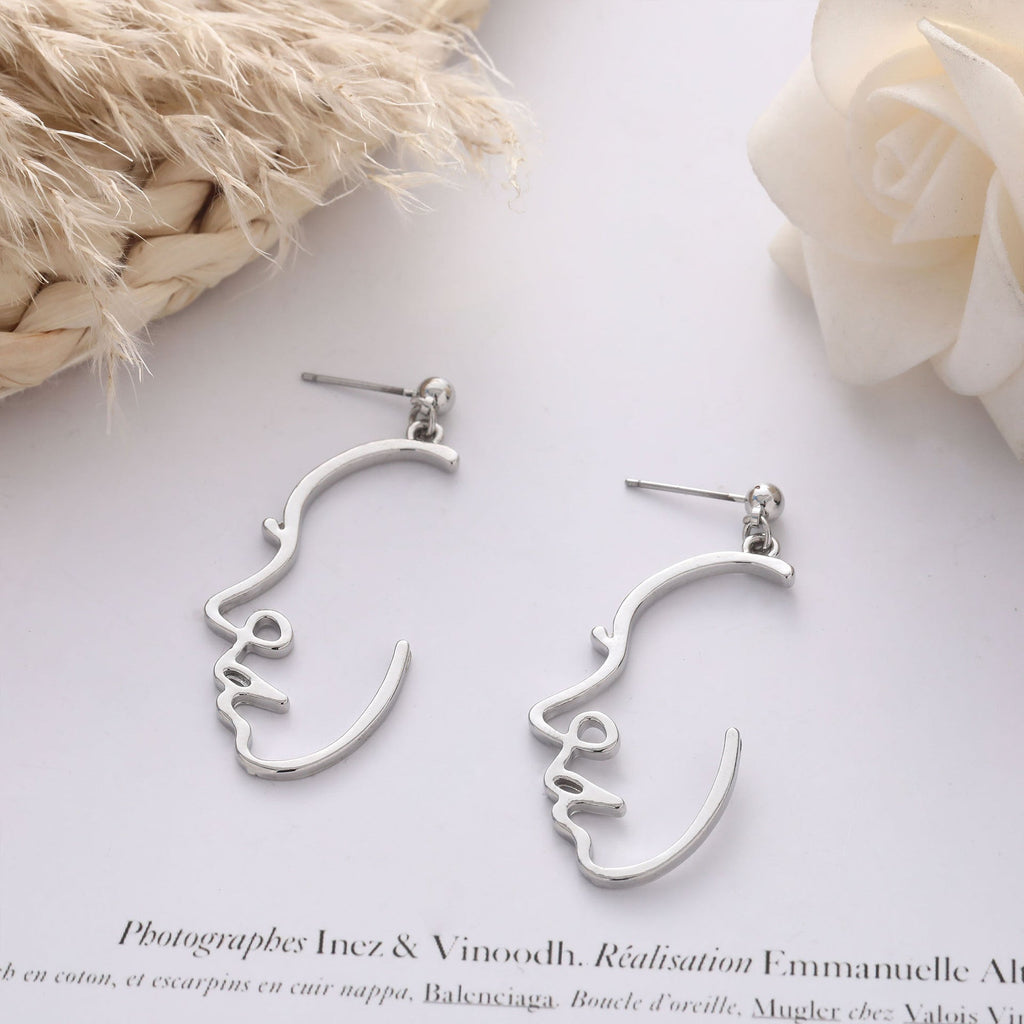 Beautiful Gold Earring with Unique Style