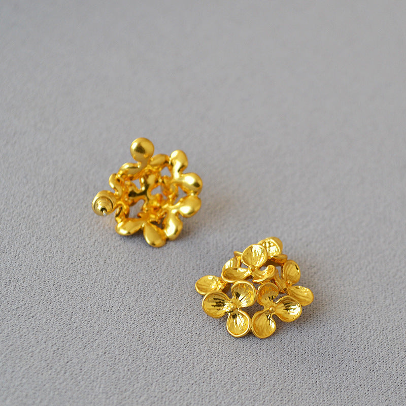 Classic Gold Earring with Timeless Appeal