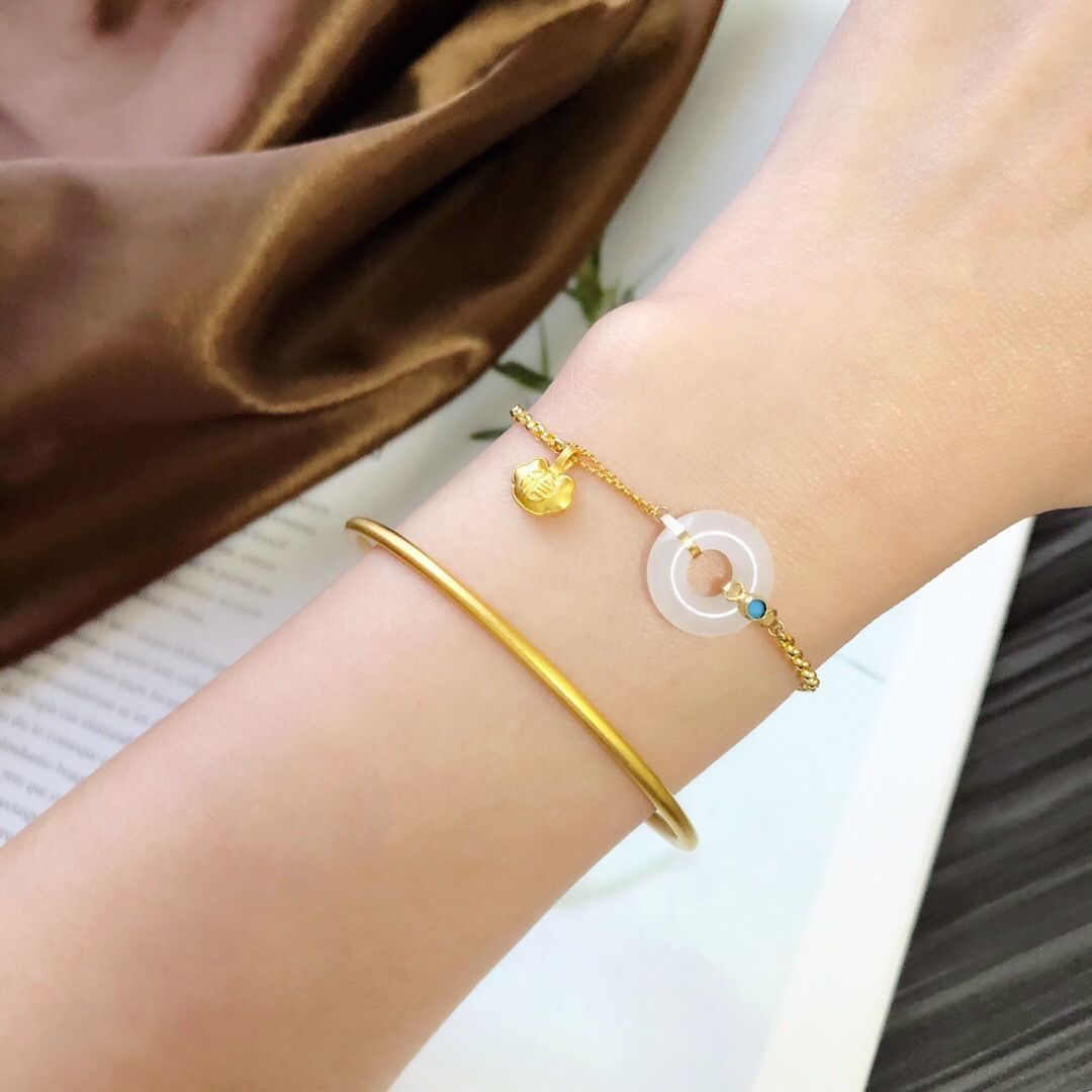Charming Silver Bracelet for Any Occasion