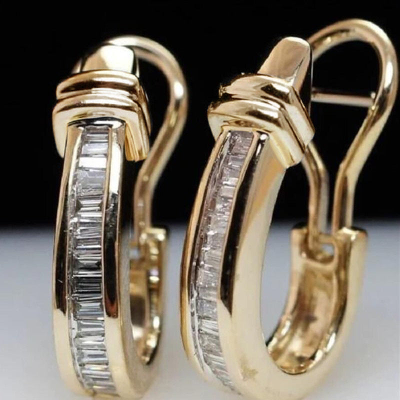 Romantic Gold Earring for Special Moments