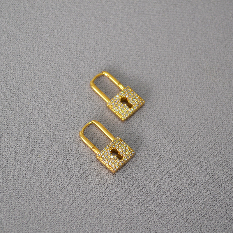 Beautiful Gold Earring with Unique Style