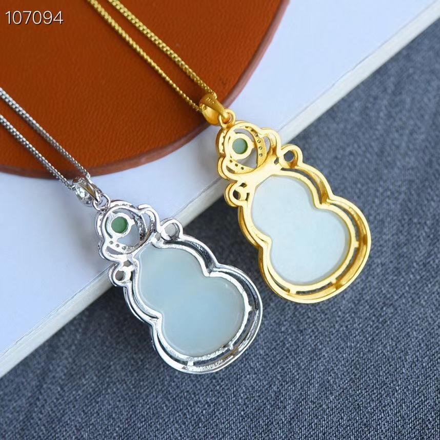 Beautiful Silver Necklace with Unique Style
