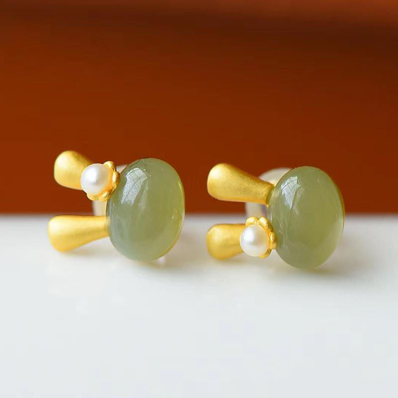 Charming Gold Earring for Any Occasion