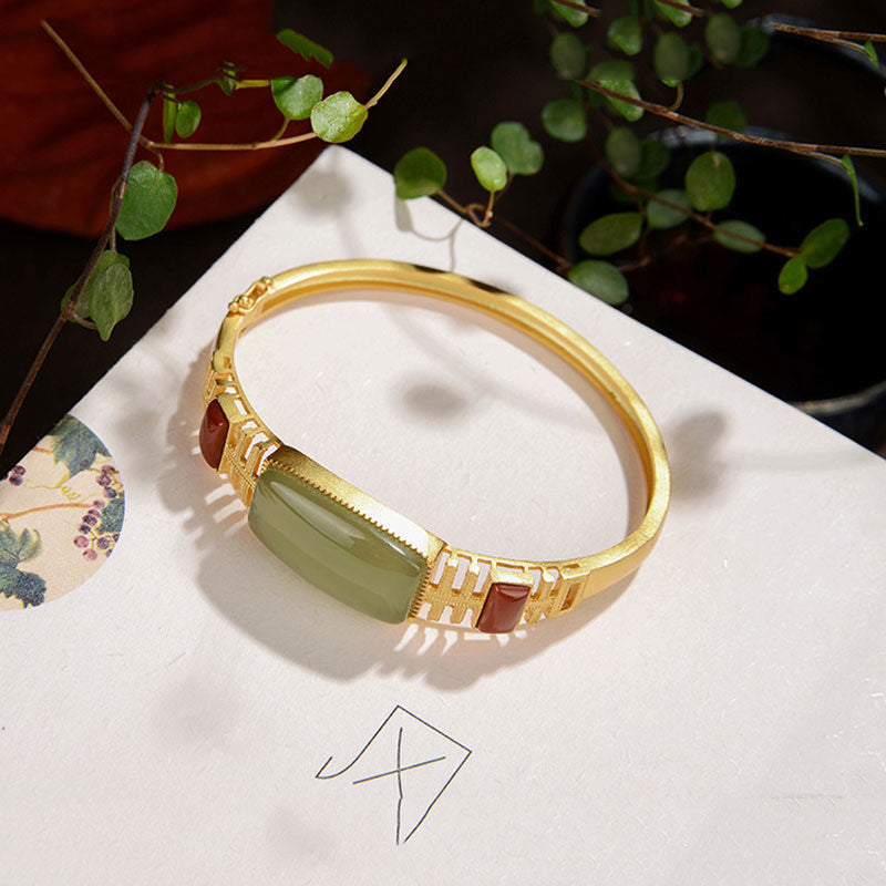 Classic Silver Bracelet with Timeless Appeal