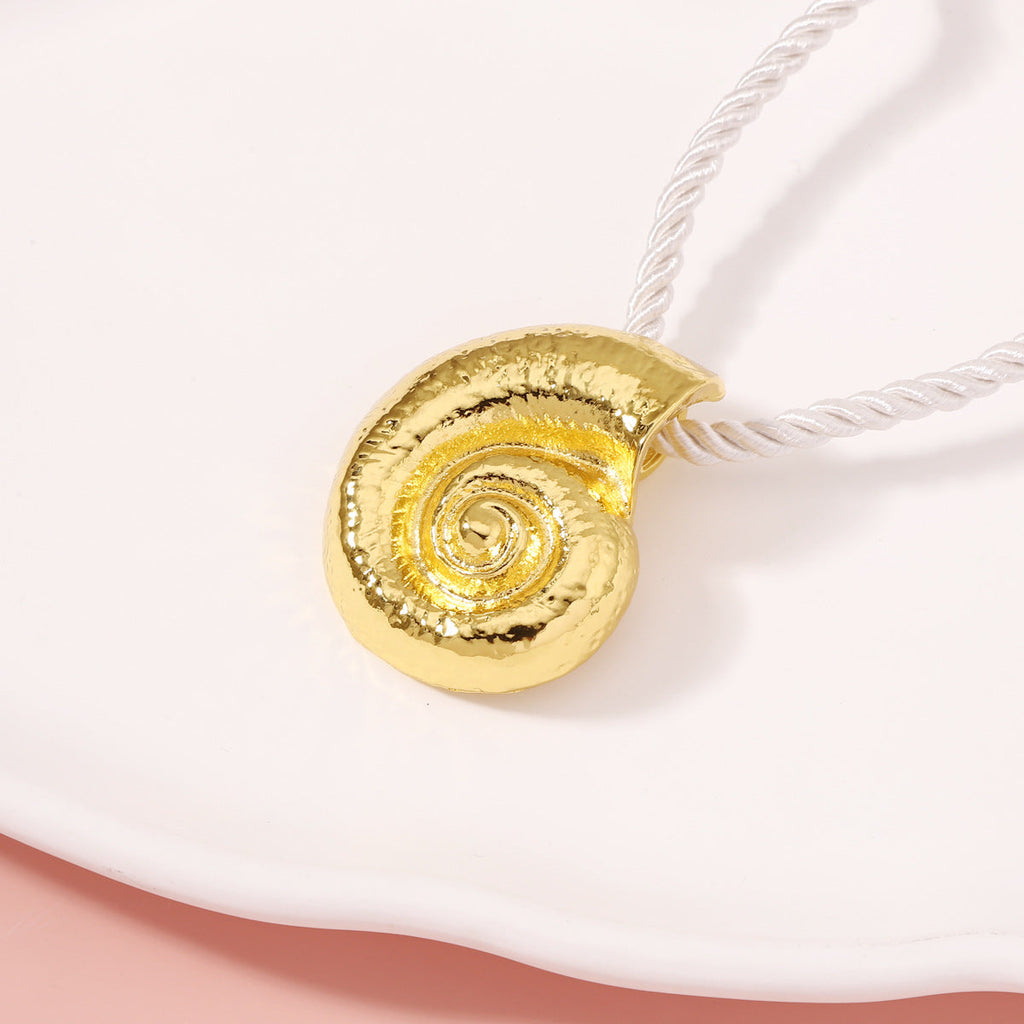 Classic Gold Necklace with Timeless Appeal