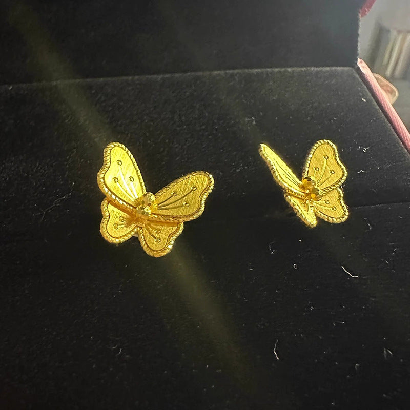 Beautiful Gold Earring with Unique Style