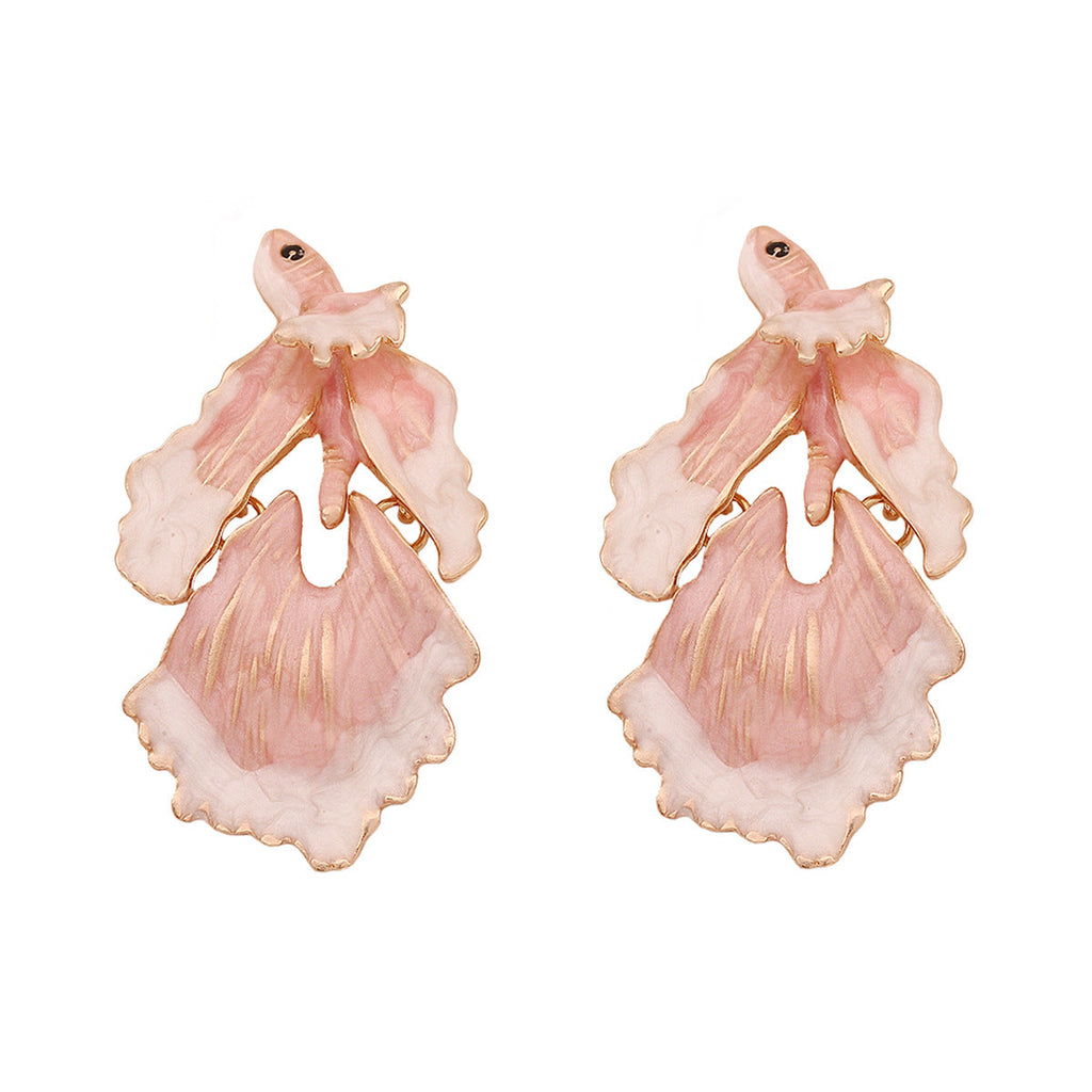 Classic Gold Earring with Timeless Appeal